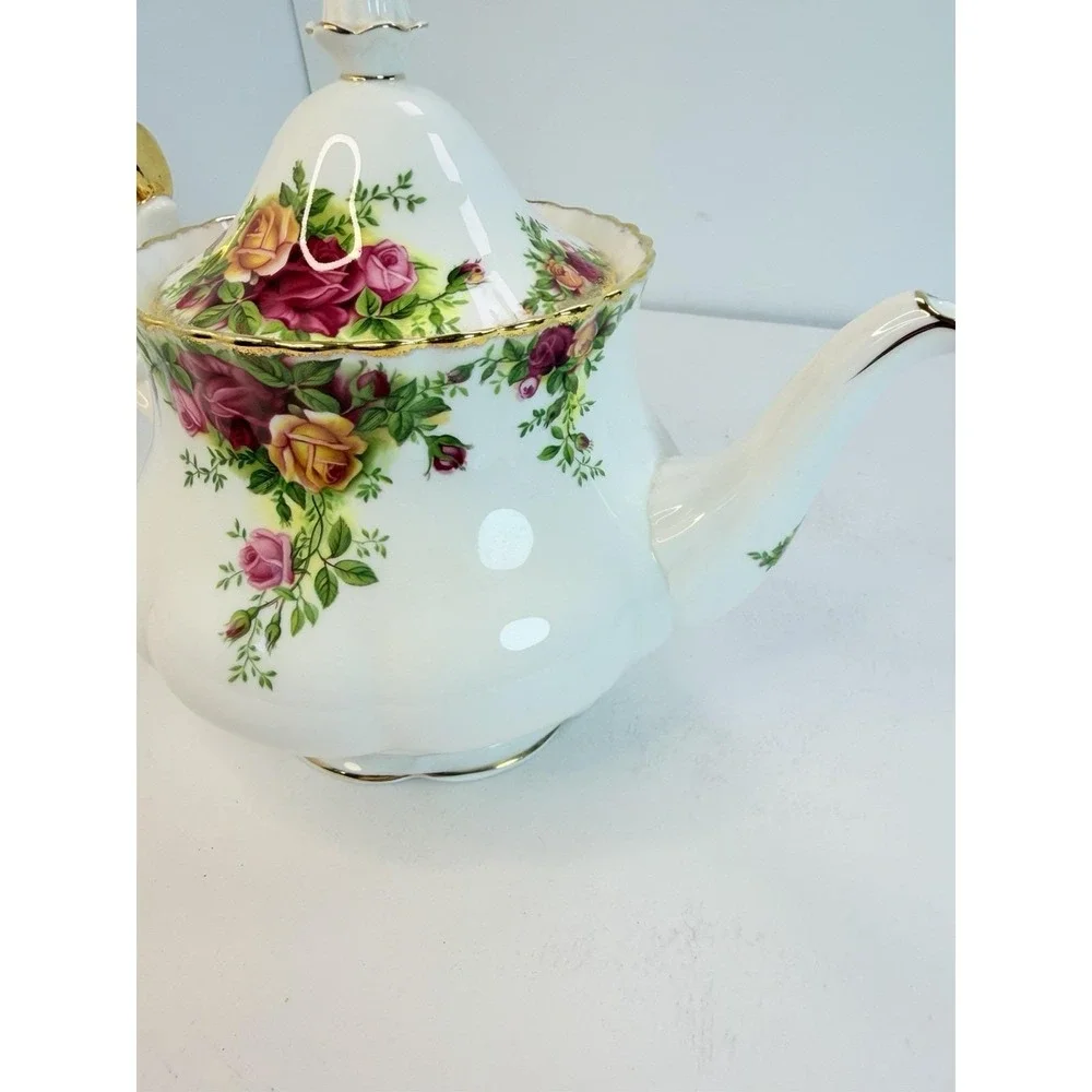 Royal Albert Old Country Roses Tea Pot With Lid Gold Trim 1962
